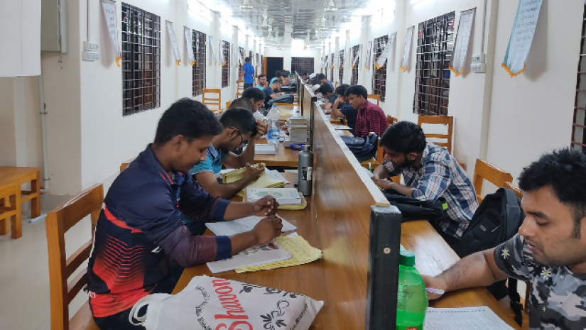 জিয়া হলের রিডিং রুম