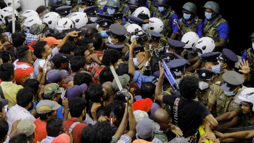 শ্রীলঙ্কায় এবার স্কুল ও অফিস বন্ধ ঘোষণা