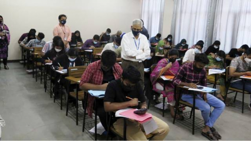 ইস্ট ওয়েস্ট বিশ্ববিদ্যালয়ের ভর্তি পরীক্ষা