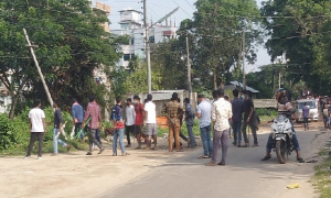 কর্মীকে মারধরের জেরে স্থানীয়দের সঙ্গে সংঘর্ষে চবি ছাত্রলীগ