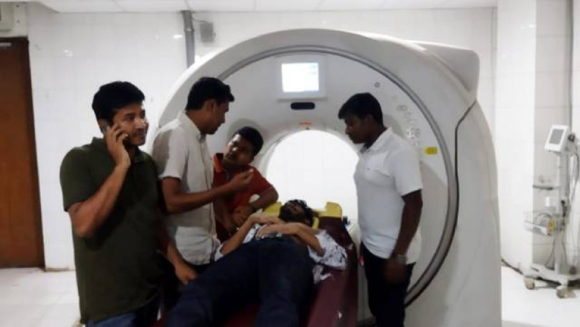 হামলায় আহত একজনকে হাসপাতালে নিয়ে আসা হয়েছে