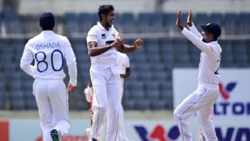 মাঠে নেমেই ৫ উইকেট নেই বাংলাদেশের