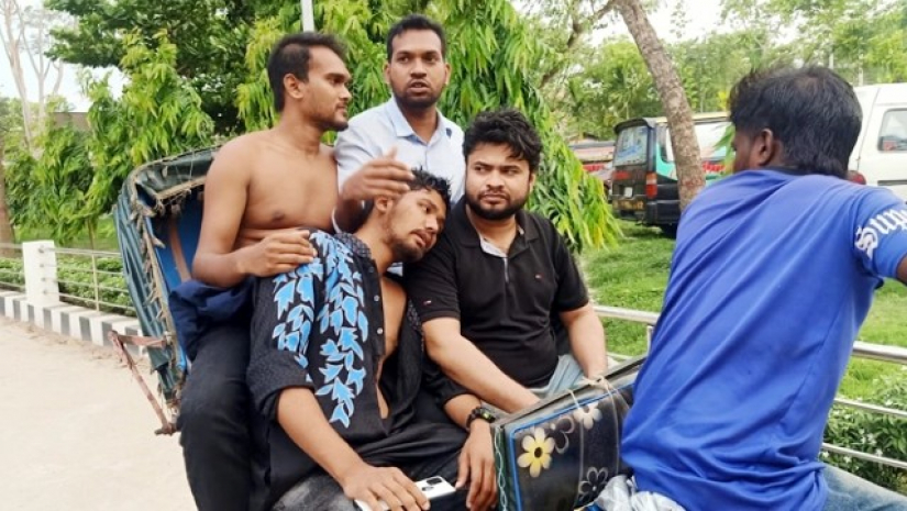 পেয়ারা ভর্তা খাচ্ছিলেন ছাত্রদল নেতা, এমন সময় ছাত্রলীগের হামলা!