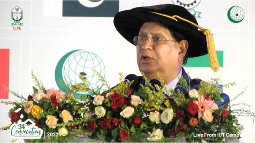 আইইউটির ৩৪তম সমাবর্তনে প্রধান অতিথির বক্তব্য রাখছেন পররাষ্ট্রমন্ত্রী