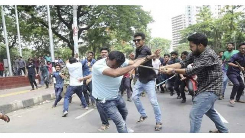 ঢাবিতে ছাত্রলীগ ও ছাত্রদলের নেতাকর্মীদের পাল্টাপাল্টি ধাওয়া ও সংঘর্ষের ঘটনা