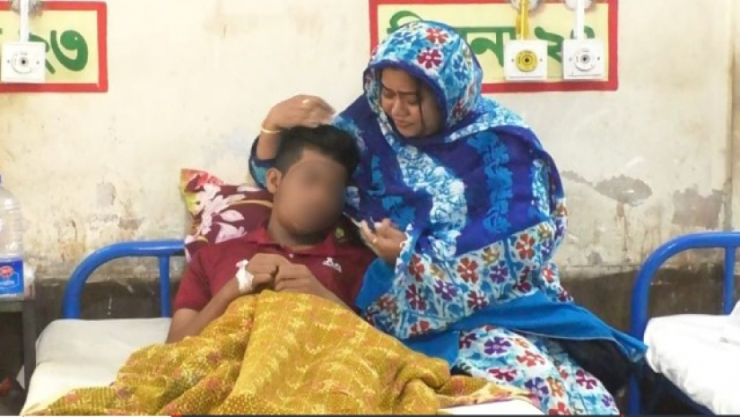 স্কুলছাত্রকে গোবর খাইয়ে নির্যাতন: মামলা করে বিপদে পরিবার