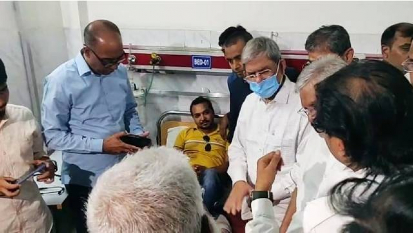 ছাত্রদলের আহত নেতাকর্মীদের দেখতে শমরিতা হাসপাতালে বিএনপি মহাসচিব