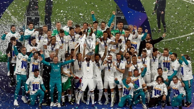 ১৪তম চ্যাম্পিয়ন্স লিগের শিরোপা উৎসবে মেতে ওঠে রিয়াল মাদ্রিদ