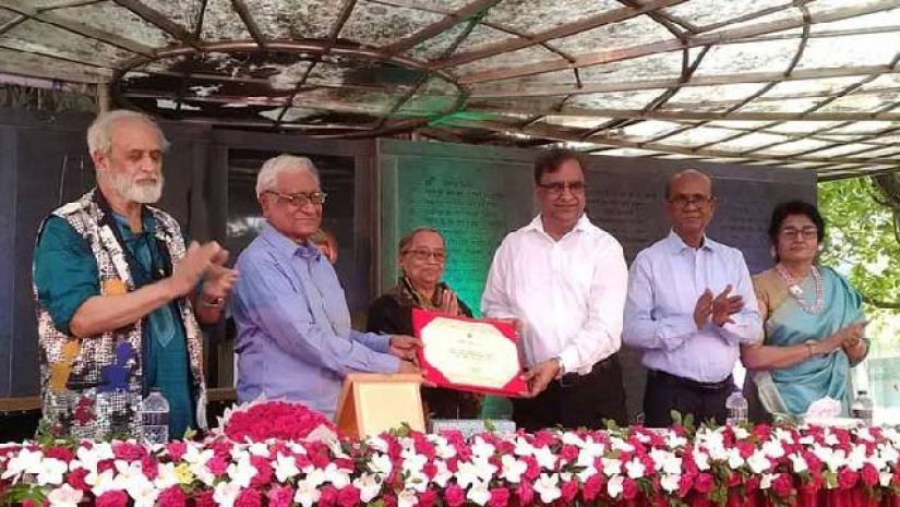 নজরুল পুরস্কার পেলেন অধ্যাপক সিরাজুল ইসলাম চৌধুরী