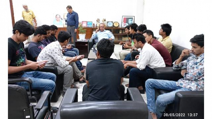 ‘সাংবাদিক পেটানো সেই গিয়াসউদ্দিনকে হল থেকে বহিষ্কারের ব্যবস্থা চলেছে’