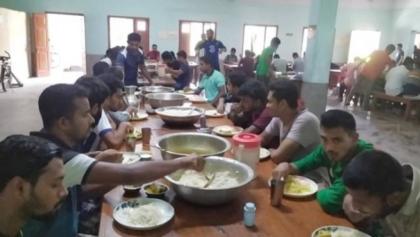 রাবি অভ্যন্তরে হোটেল