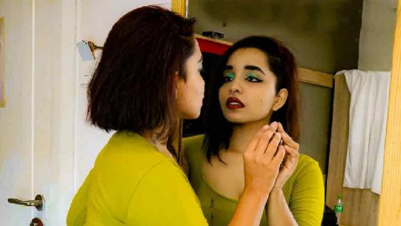 নিজকে বিয়ে করছেন ‘ক্ষমা’