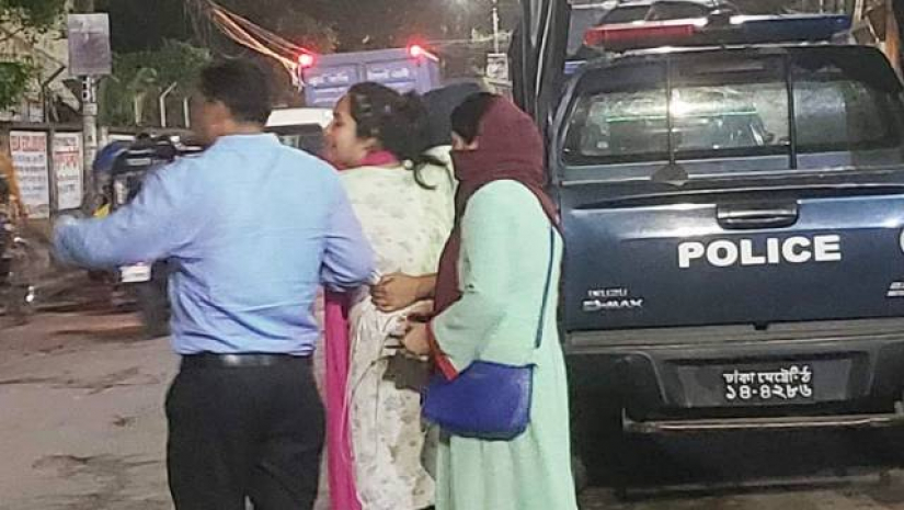 আহত বাঁধনকে হাসপাতালে নিয়ে যাওয়া হচ্ছে