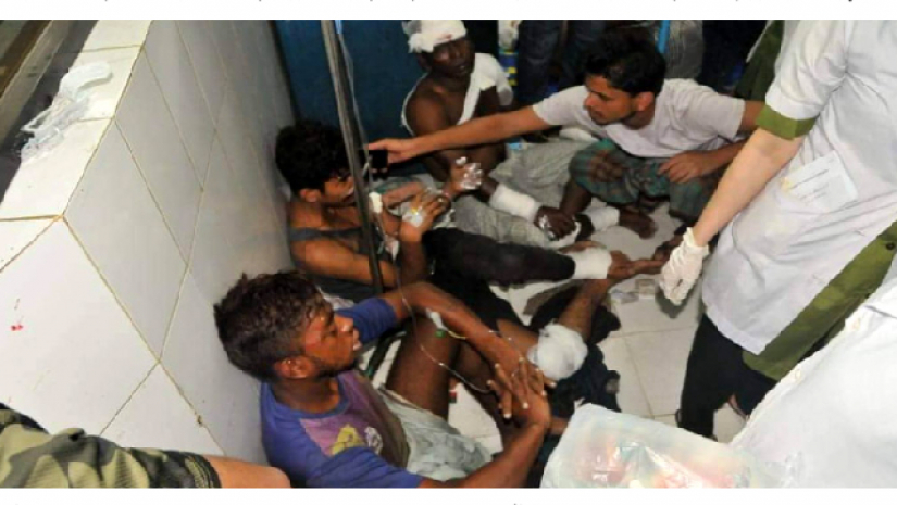 আগুনে দগ্ধদের হাসপাতালে চিকিৎসা দেওয়া হচ্ছে