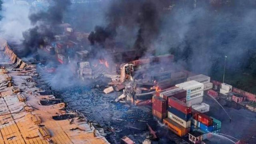 চট্টগ্রামের সীতাকুণ্ডে কন্টেইনার ডিপোতে ভয়াবহ বিস্ফোরণের ঘটনা ঘটে