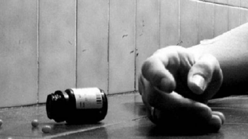 স্কুলছাত্রীর বিষপান