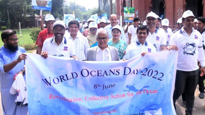 বিশ্ববিদ্যালয়ের কার্জন হলে সমুদ্র বিজ্ঞান বিভাগ আয়োজিত বর্ণাঢ্য র‌্যালিতে উপস্থিত ছিলেন ঢাবি ভিসি