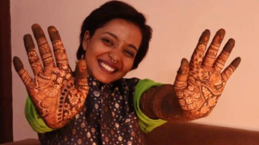 বিয়ের মেহেদী হাতে ক্ষমা