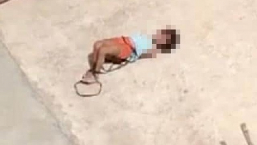 পড়ালেখা না করায় মেয়ের হাত-পা বেঁধে রোদে ফেলে রাখলেন মা