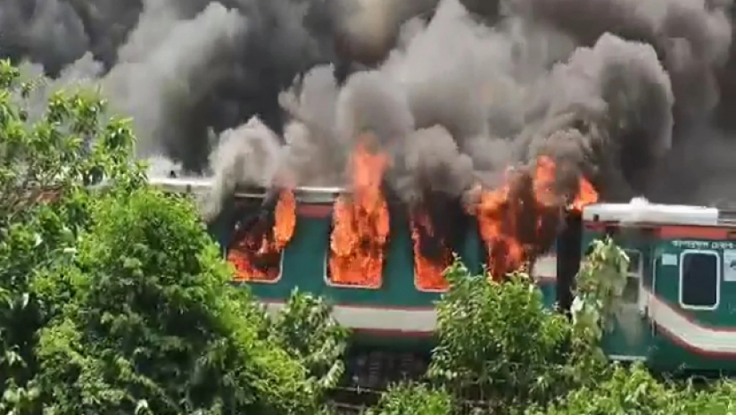 ট্রেনে আগুন