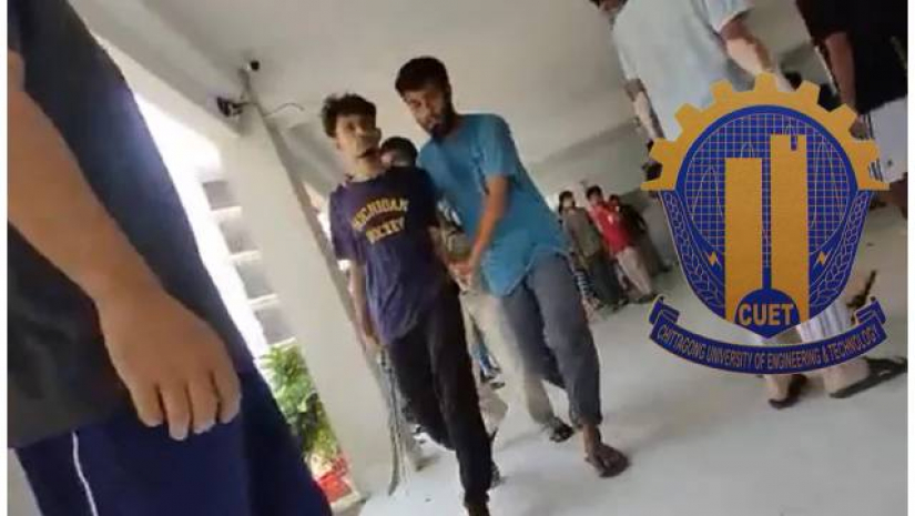 দেশীয় অস্ত্র হাতে মহড়া