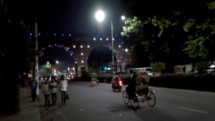 রাতের ঢাকা বিশ্ববিদ্যালয় ক্যাম্পাস