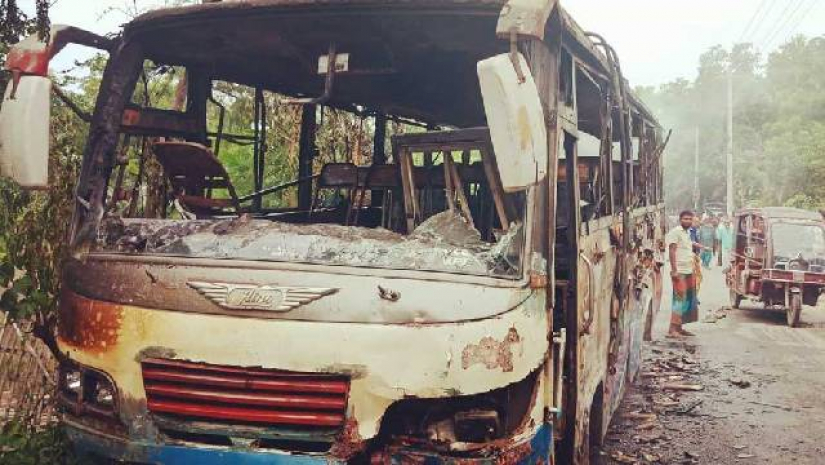 বাসে আগুন