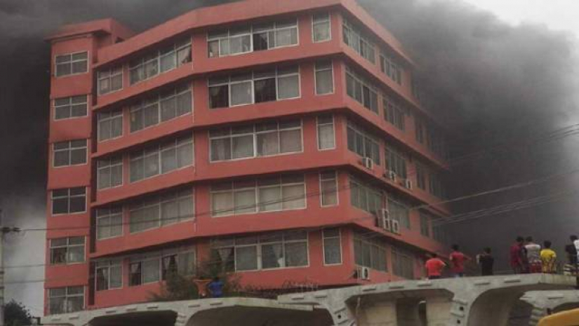 গাজীপুরে পোশাক কারখানায় আগুন