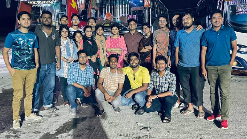 আটকে পড়া শিক্ষার্থীরা