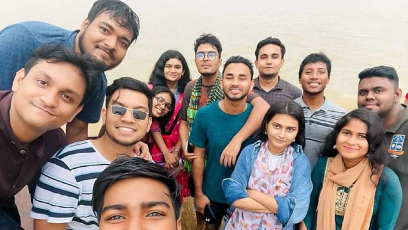 আটকে পড়া ঢাবি শিক্ষার্থীরা