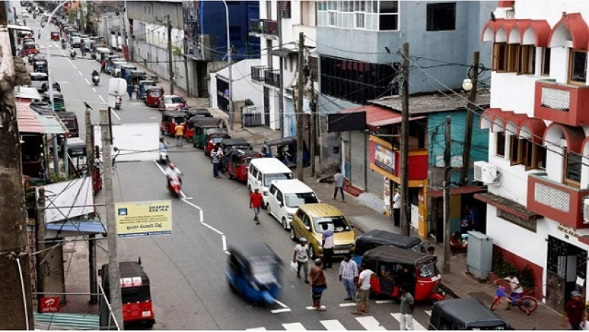 শ্রীলঙ্কায় আবারও স্কুল-কলেজ বন্ধ ঘোষণা
