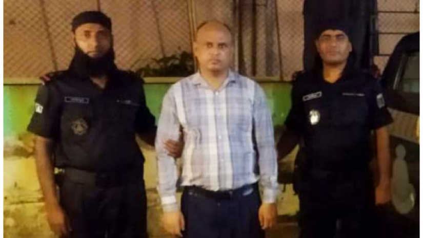 প্রতারককে আটক