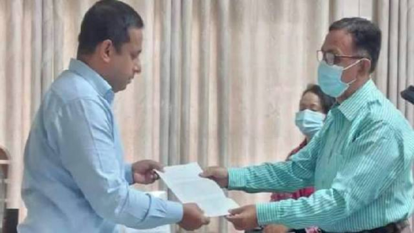 শিক্ষিকাকে শিক্ষা কর্মকর্তার কুপ্রস্তাব: ডিসির কাছে স্মারকলিপি