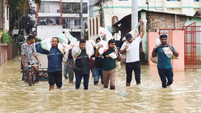 বন্যার্তদের পাশে ছাত্রলীগ