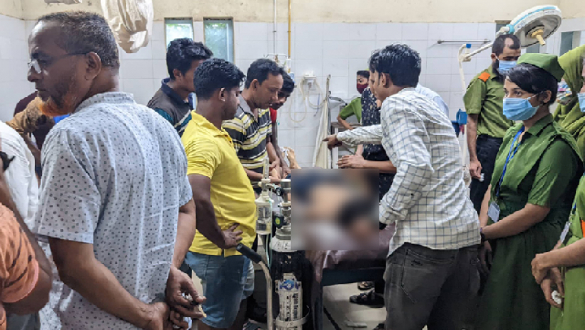 হাসপাতালে দুই বন্ধুর মরদেহ