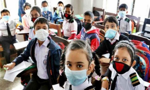 করোনা: শিক্ষা প্রতিষ্ঠানে মাস্ক পরার নির্দেশ