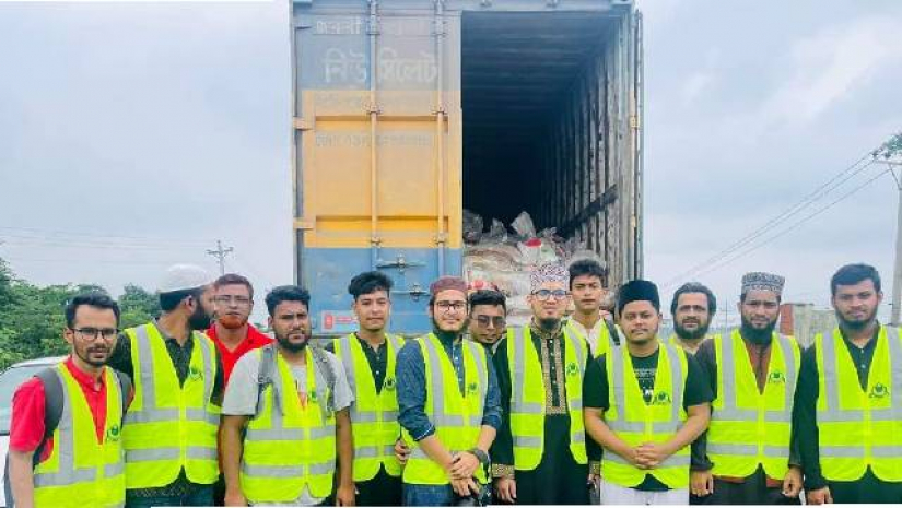 বন্যাদুর্গত মানুষের পাশে মোস্তফা আযহারী