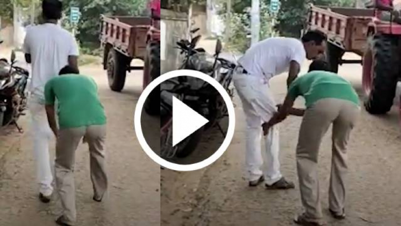পায়ে ধরে টাকা চাইছেন যুবক  
