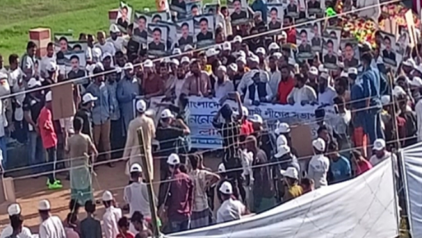 সমাবেশস্থলে উপস্থিত মানুষ