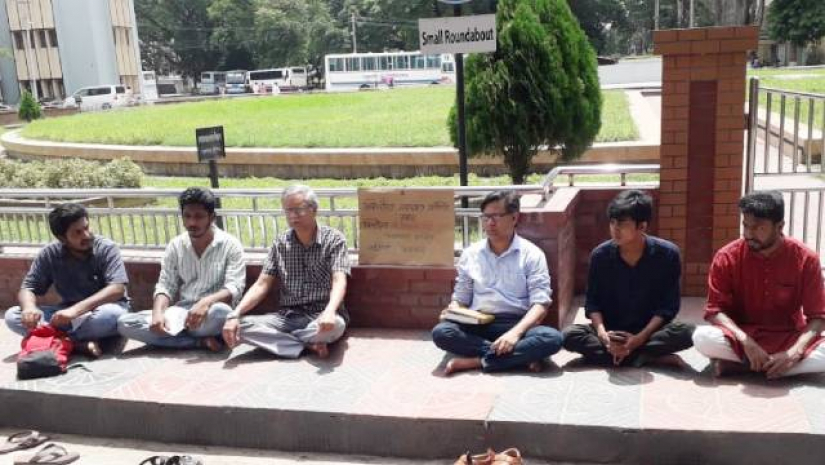 স্বাধীনতার এতবছর পরে এসেও পাবলিক বিশ্ববিদ্যালয় এভাবে চলতে পারে না 