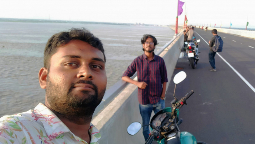 পদ্মা সেতুতে দুই ছাত্র