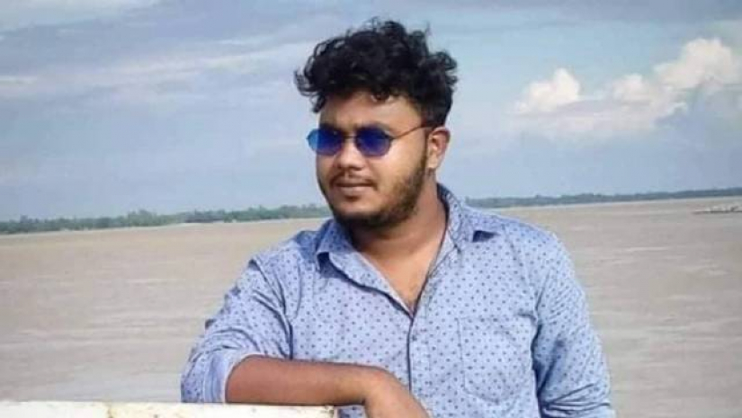 পুতুলকে নিয়ে কটূক্তি, যুবক গ্রেফতার