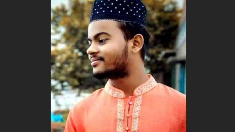 গাছে ধাক্কা খেয়ে ট্রেনে কাটা পড়ে শিক্ষার্থী নিহত