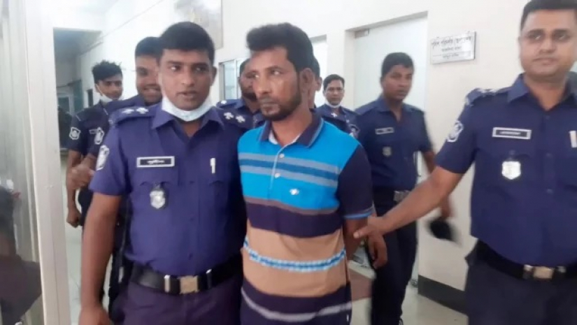 উজ্জ্বলকে নিয়ে যাচ্ছে পুলিশ