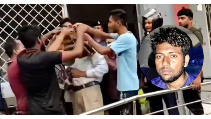শিক্ষক স্বপনকে জুতার মালা পরিয়ে দেয়ার সময় ধারণ করা ভিডিওতে কালো টিশার্ট পরা যুবকই হলেন গ্রেপ্তার রনি