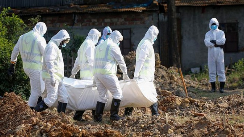 করোনায় মৃত ব্যক্তির লাশ দাফন