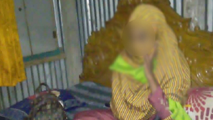 বিয়ের দাবিতে ঢাবি শিক্ষার্থীর বাড়িতে তরুণী