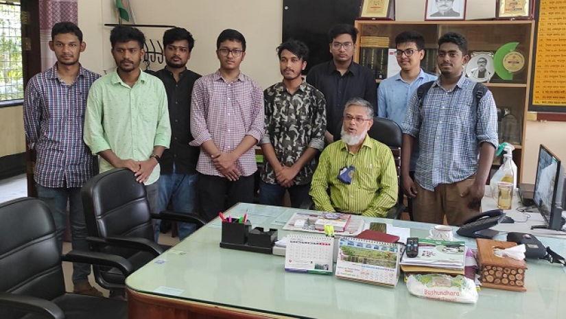 কলেজের অধ্যক্ষের সাথে বুয়েটে চান্সপ্রাপ্তদের একাংশ