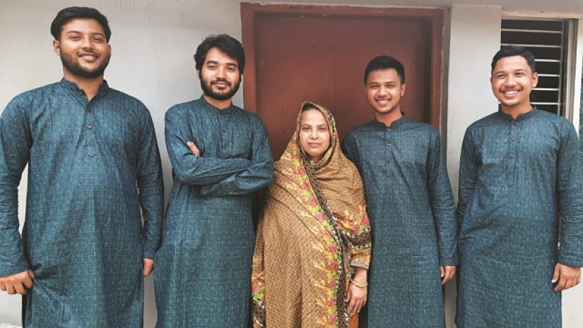 মার সাথে চার ভাই