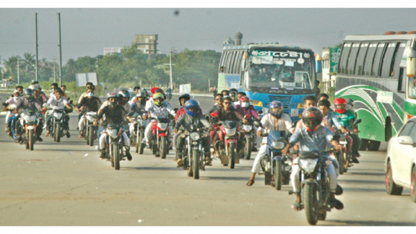 ঈদ যাত্রায় মোটরসাইকেল